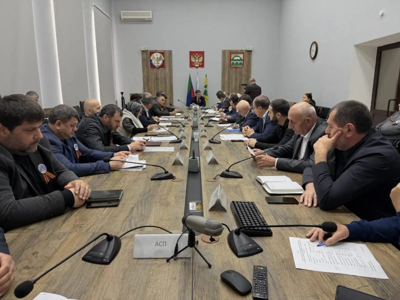Саид Темирханов провел совещание по актуальным социально-экономическим вопросам